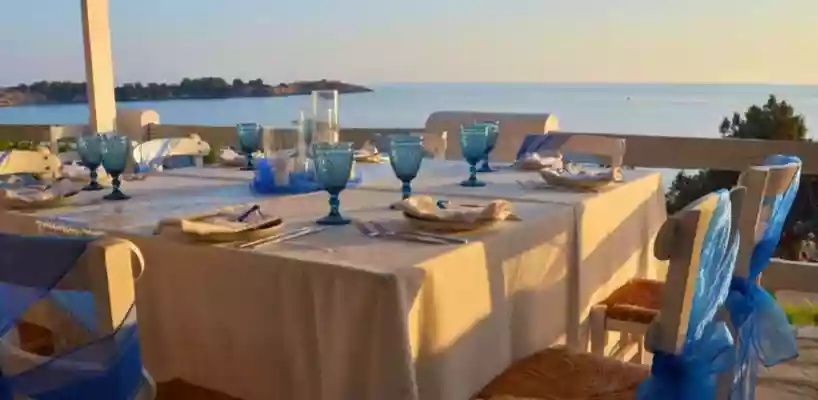 Flyers Pefkos